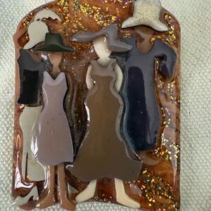 Artistic Brown and Black Figurine Brooch